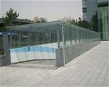 地下車庫出入口雨棚